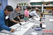 滚动新闻两岸艺术家在安徽“共绘一幅画”